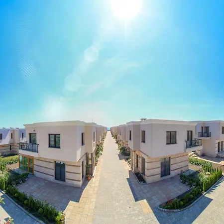 Lahana House In Majestic Complex Vila